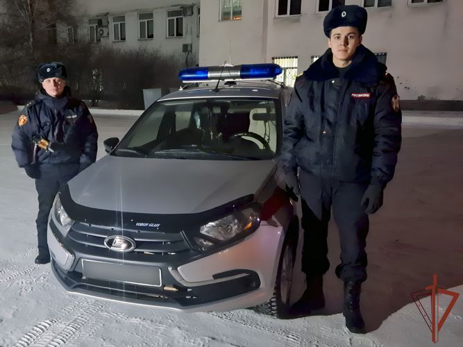 Сотрудники Росгвардии в Кемеровской области помогли вернуться домой заблудившейся 8-летней девочке