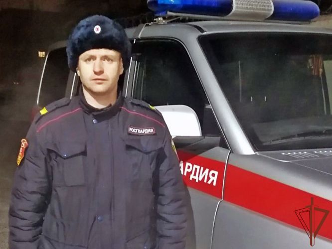 Патруль Росгвардии своевременно оповестил жителей Абакана об опасности во время ночного пожара