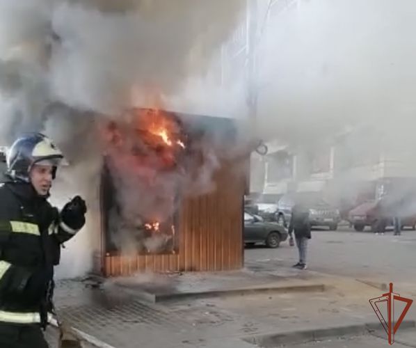 Росгвардейцы оказали помощь в тушении пожара в Воронеже