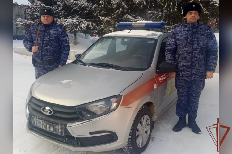 Росгвардейцы в Кемерове помогли потерявшемуся ребёнку вернуться к родителям