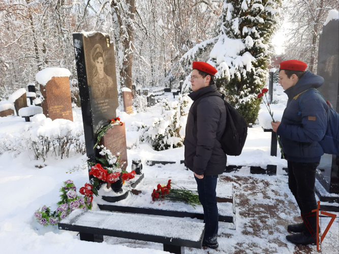 Офицеры калининградского СОБР Росгвардии почтили память Героя России Алексея Бровковича