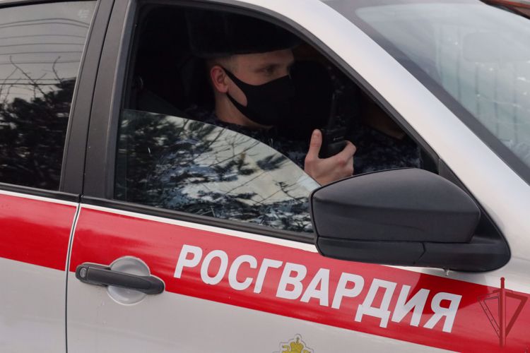 Патруль Росгвардии задержал в Москве мигрантов-закладчиков героина