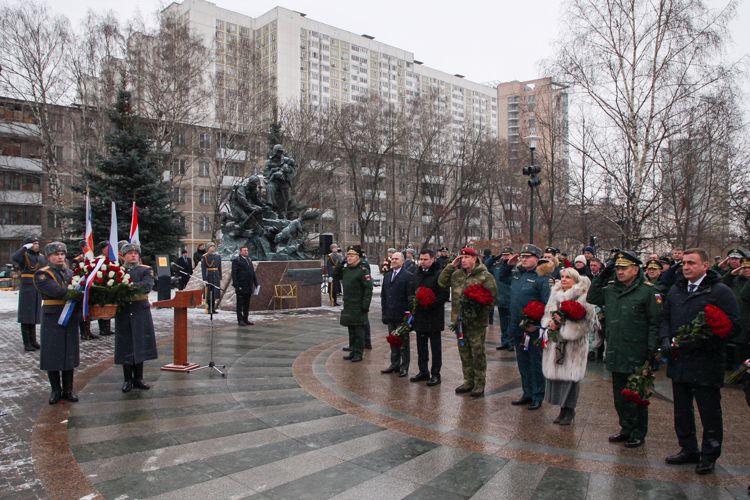 Глава Росгвардии Виктор Золотов принял участие в открытии памятника Герою России Евгению Зиничеву 