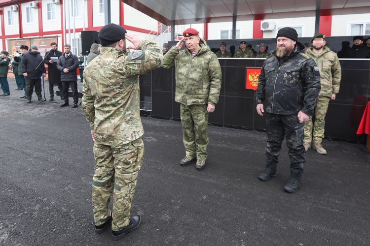 Директор Росгвардии генерал армии Виктор Золотов открыл комплекс зданий для сотрудников ведомства в Грозном