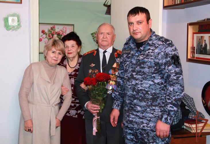В Новосибирске поздравили с 95-летием ветерана вневедомственной охраны