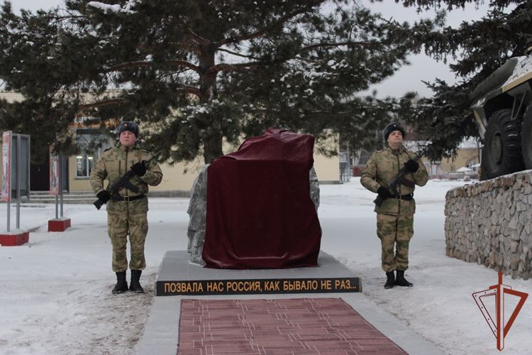 В лесновском полку Росгвардии открыли памятник бойцам, павшим при выполнении боевых задач