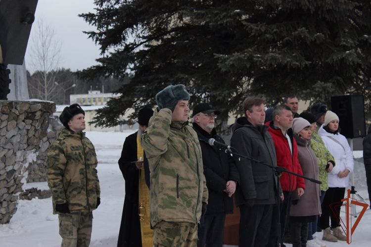 В лесновском полку Росгвардии открыли памятник бойцам, павшим при выполнении боевых задач