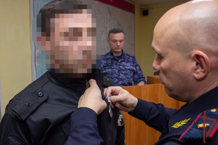 Государственные награды вручены на Кубани росгвардейцам-участникам СВО (видео)