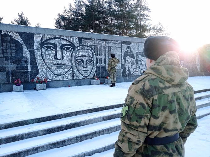 В Северо-Западном округе Росгвардии почтили память неизвестных солдат