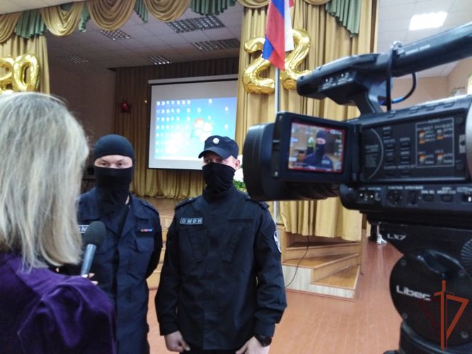 Росгвардейцы - участники специальной военной операции встретились с курганскими гимназистами