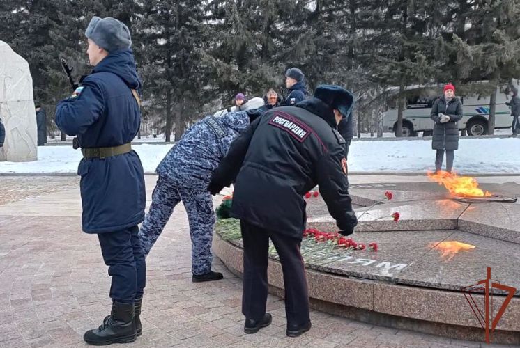 В День героев Отечества росгвардейцы приняли участие в памятных мероприятиях в Сибири