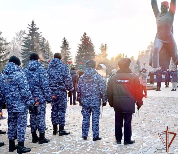 В День героев Отечества росгвардейцы приняли участие в памятных мероприятиях в Сибири