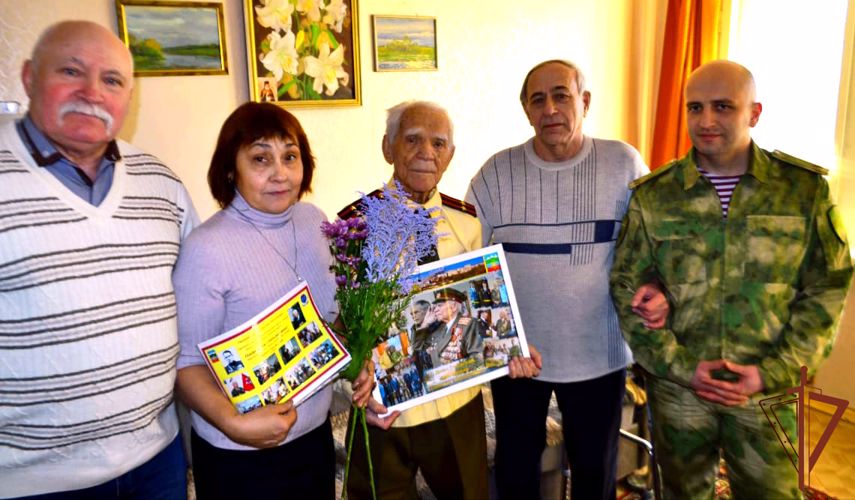 Росгвардейцы на Урале поздравили с 97-летием фронтовика, офицера — ветерана войск правопорядка Станислава Сахарова