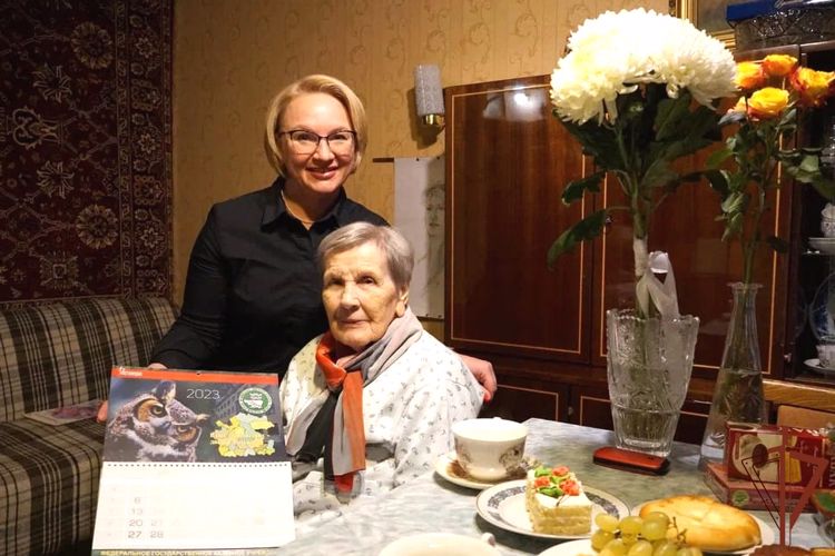 Росгвардейцы из Архангельской области поздравили ветерана с 92-летием и наступающими праздниками