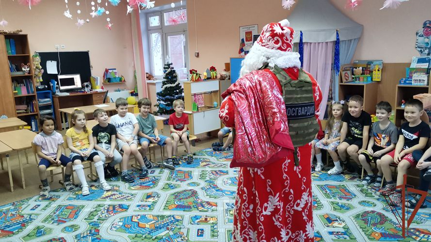 В Сибири продолжается акция Росгвардии «Дед Мороз специального назначения»