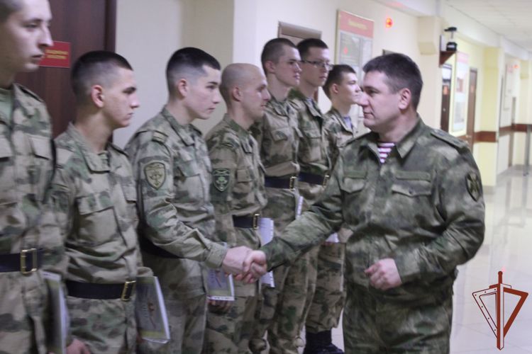 Чествование увольняемых в запас военнослужащих по призыву состоялось в Уральском округе Росгвардии