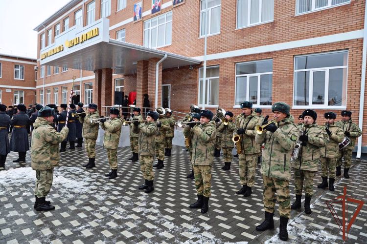 Память погибшего росгвардейца увековечена в Чеченской Республике