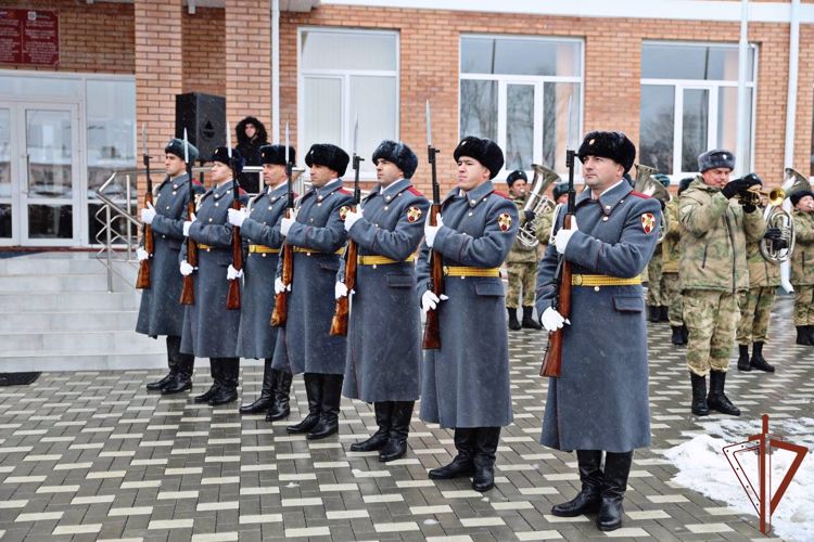 Память погибшего росгвардейца увековечена в Чеченской Республике