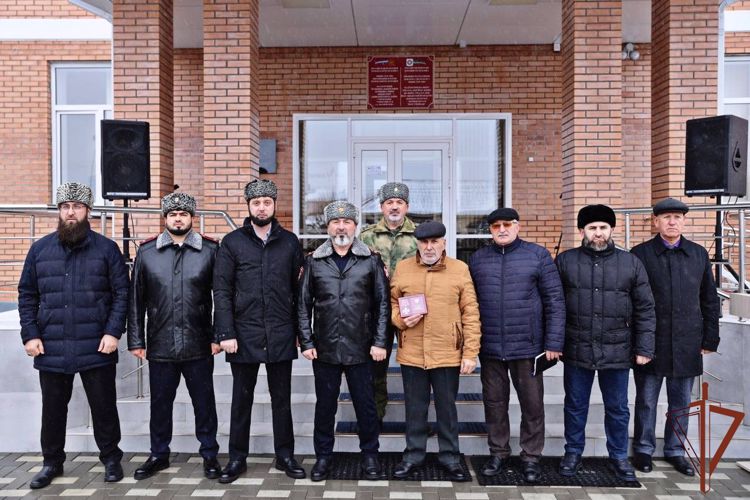 Память погибшего росгвардейца увековечена в Чеченской Республике