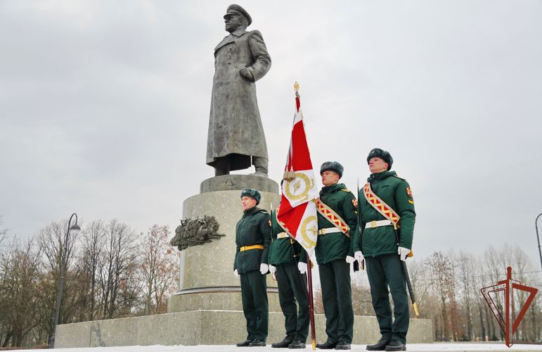Память маршала Жукова почтили росгвардейцы в Санкт-Петербурге