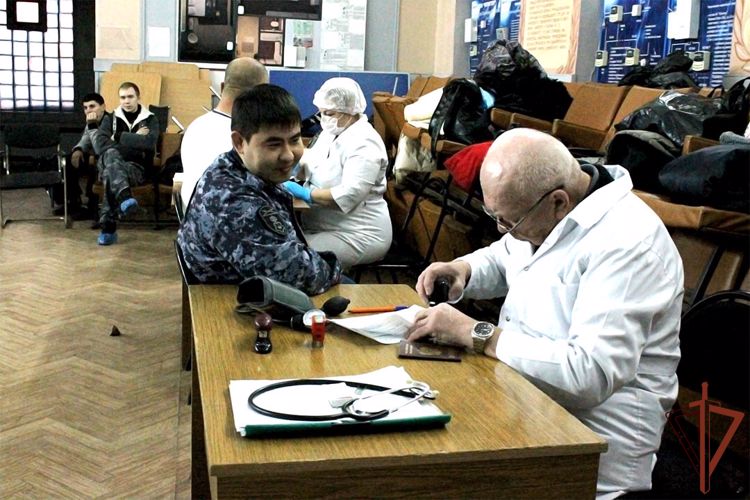 Росгвардейцы в Челябинске сдали около 15 литров донорской крови 
