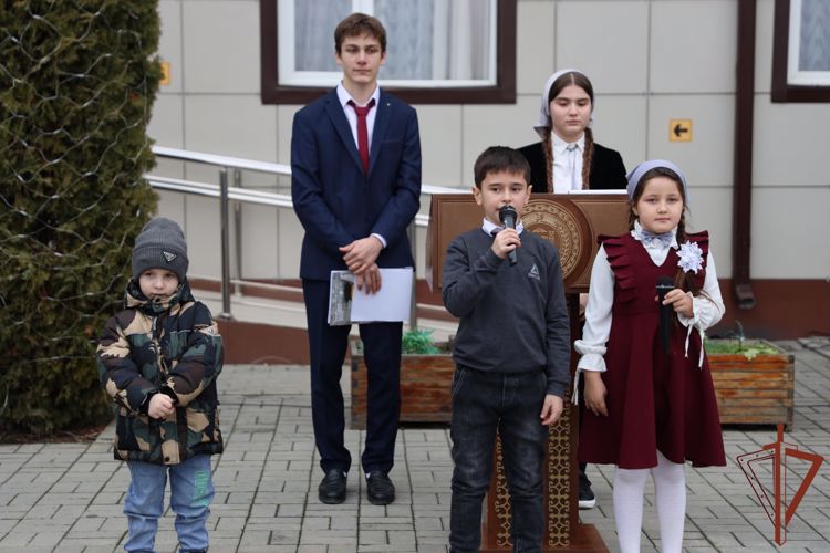 Память о погибшем  росгвардейце увековечили в Чеченской Республике