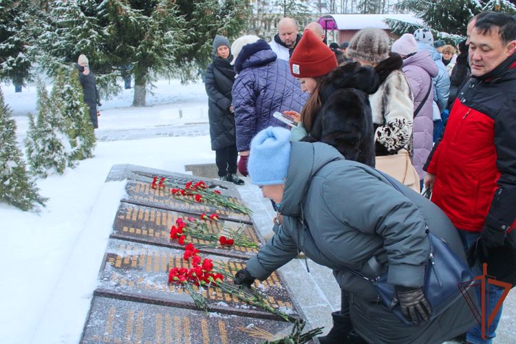 Память погибших воинов правопорядка почтили в бригаде оперативного назначения СЗО Росгвардии
