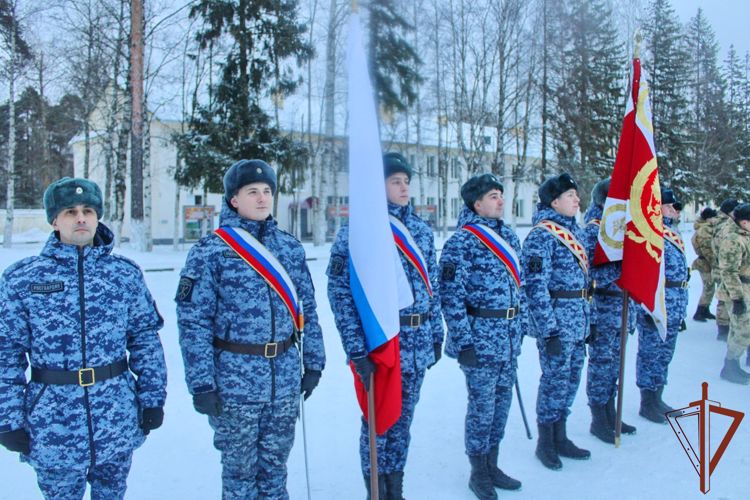 Память погибших воинов правопорядка почтили в бригаде оперативного назначения СЗО Росгвардии
