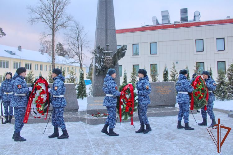 Память погибших воинов правопорядка почтили в бригаде оперативного назначения СЗО Росгвардии