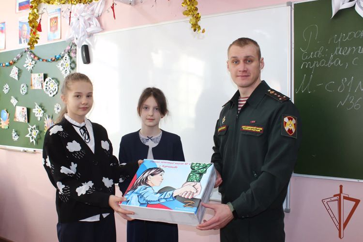 Юные жители Курской области передали новогодние поздравления росгвардейцам - участникам спецоперации