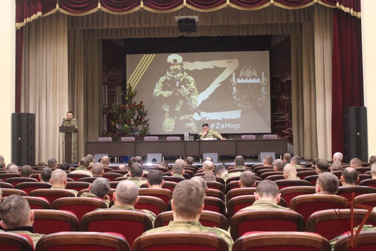 Заместитель командующего Северо-Западным округом навестил в госпитале росгвардейцев - участников СВО 