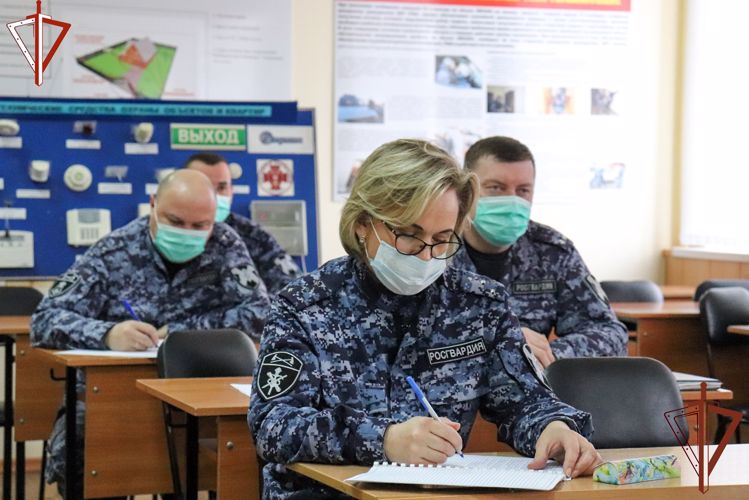 В Приволжском округе Росгвардии прошли учебно-методические сборы (занятия) с руководителями групп военно-политической (политической) подготовки