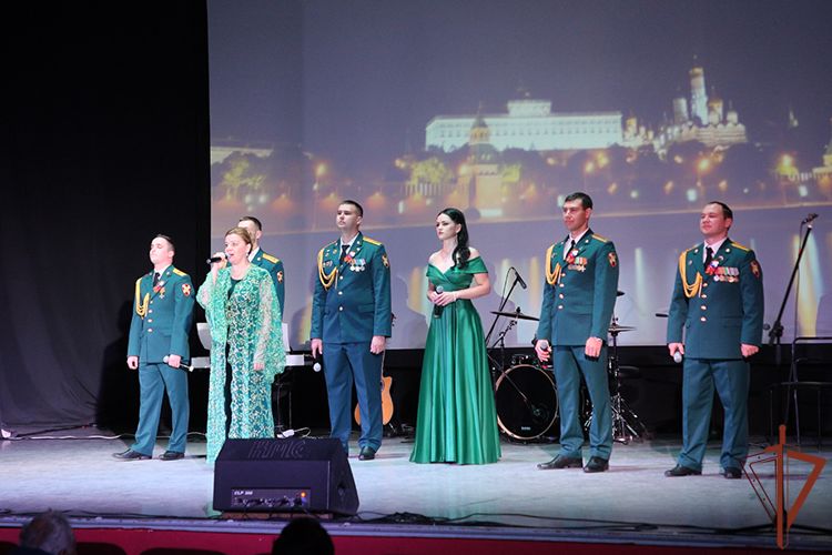 В Пятигорске ансамбль песни и пляски Северо-Кавказского округа Росгвардии дал концерт, посвященный Дню героев Отечества