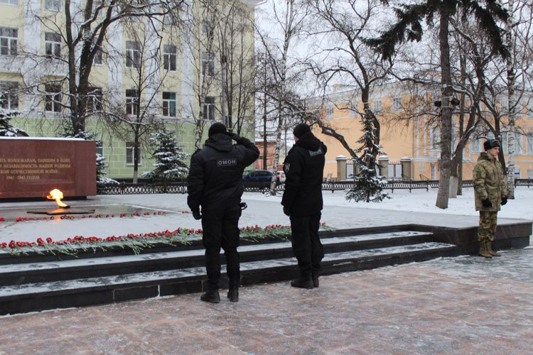 В Северо-Западном округе Росгвардии почтили память неизвестных солдат