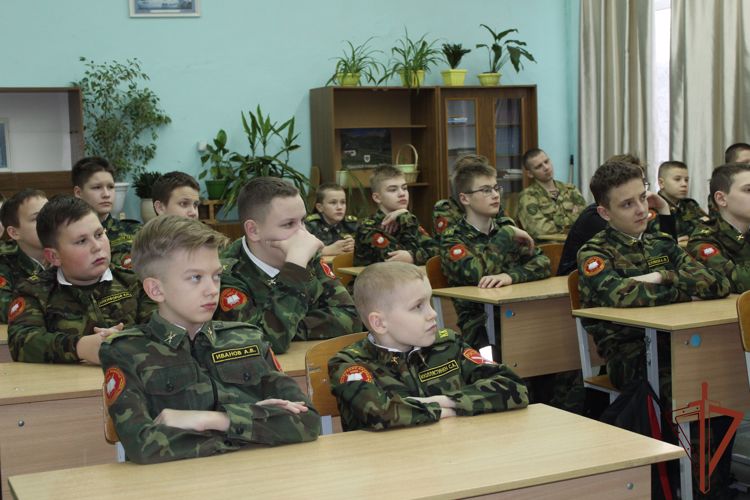 Росгвардейцы вместе с вологодскими кадетами присоединились к ведомственному флешмобу «Читаем Сараева»