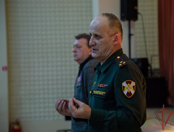 Росгвардейцы в Челябинске поблагодарили школьников за письма поддержки участникам СВО