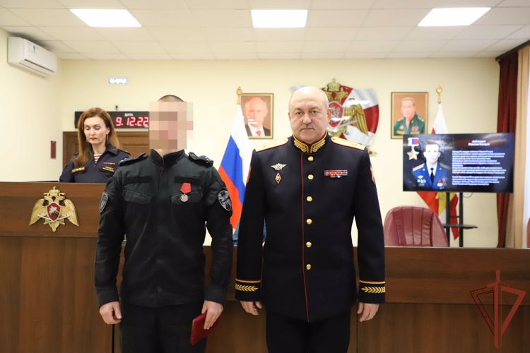 Начальник Управления Росгвардии по Рязанской области наградил участников спецоперации