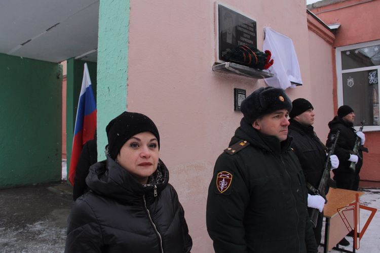 Память погибшего офицера СОБР Росгвардии увековечили в Омске