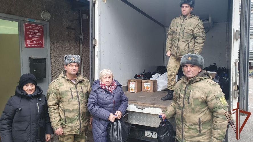 Росгвардейцы в Липецке приняли участие в сборе гумпомощи для участников СВО