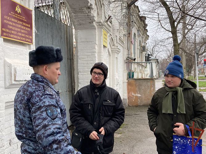 Сотрудники Росгвардии исполнили новогоднюю мечту подростков из Георгиевска