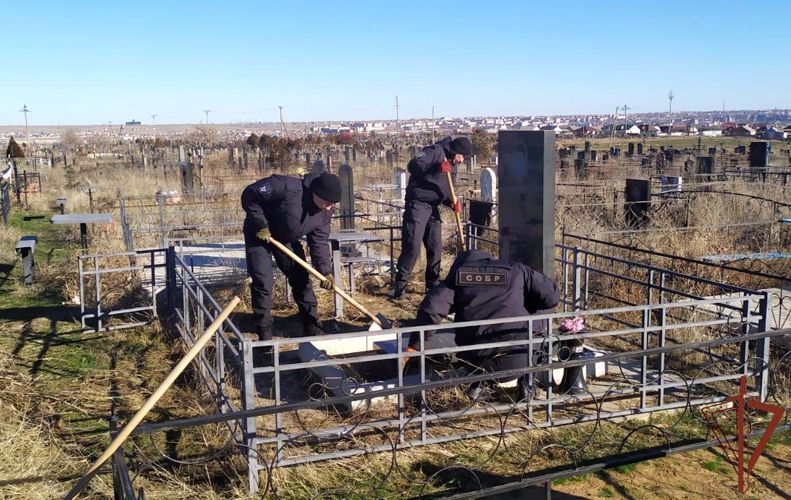 Память погибшего сослуживца почтили росгвардейцы в Калмыкии