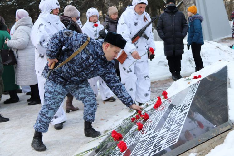 В Северо-Западном округе Росгвардии почтили память неизвестных солдат