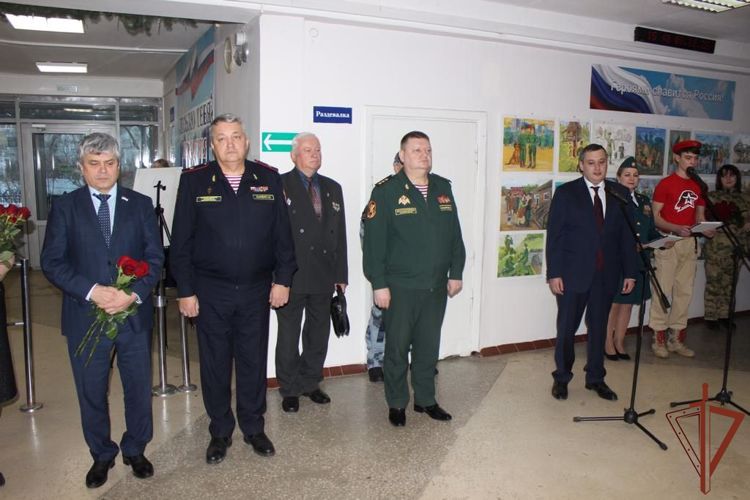 Генерал-полковник Алексей Кузьменков принял участие в открытии мемориальной доски в память об офицере Росгвардии