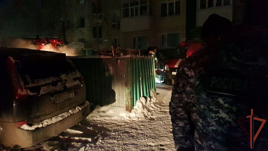 Росгвардейцы приняли участие в эвакуации граждан на месте частичного обрушения жилого дома в Югре 
