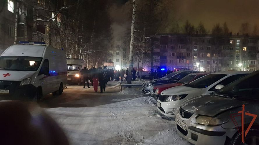 Росгвардейцы приняли участие в эвакуации граждан на месте частичного обрушения жилого дома в Югре 