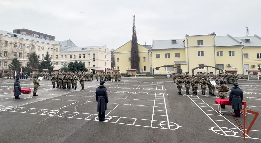 Церемонии приведения к присяге проходят в подразделениях Южного округа Росгвардии