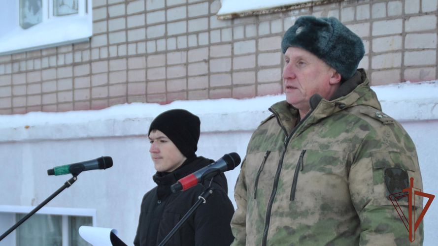 Память о погибшем в ходе СВО росгвардейце увековечили в Кирове