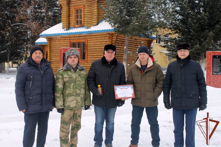Пчеловоды из Томской области передали росгвардейцам-участникам спецоперации полтонны натурального меда