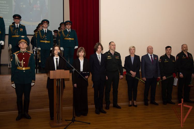 В Подмосковной школе открыли «Парту Героя» в честь Героя России Александра Потапова