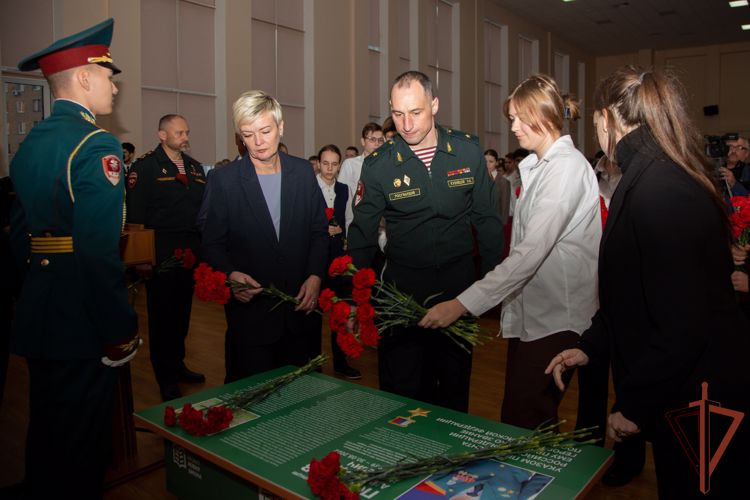 В Подмосковной школе открыли «Парту Героя» в честь Героя России Александра Потапова